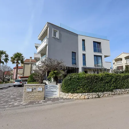 Apartment Luxurious Urban Retreat With Whirlpool And Private Parking Zadar
