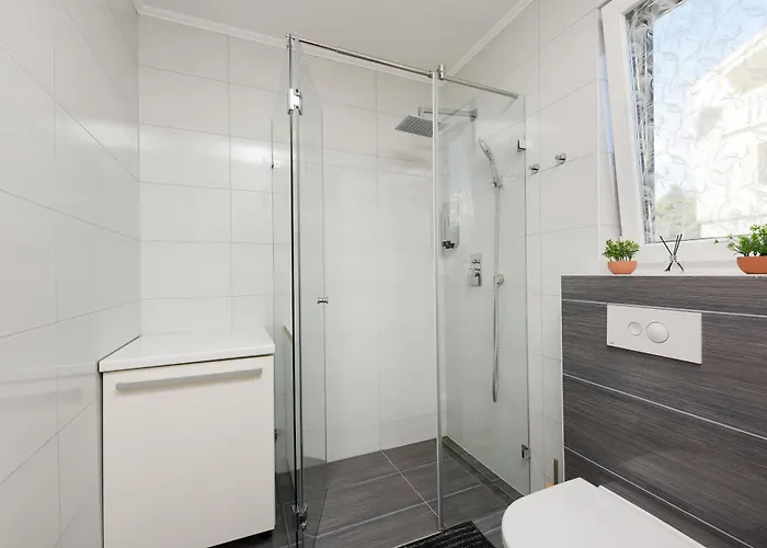 Luxurious Urban Retreat With Whirlpool And Private Parking Apartment
