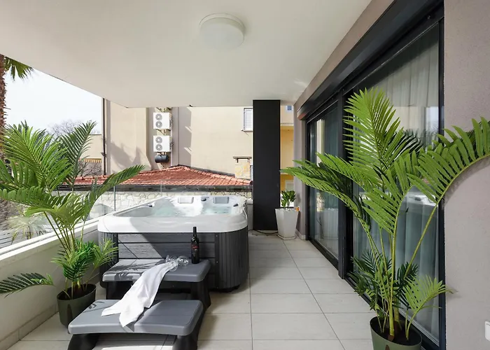 Apartment Luxurious Urban Retreat With Whirlpool And Private Parking Zadar