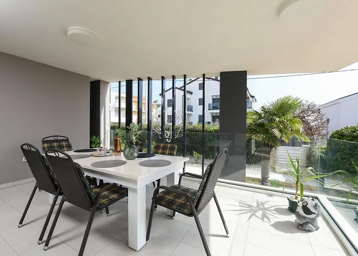 Luxurious Urban Retreat With Whirlpool And Private Parking