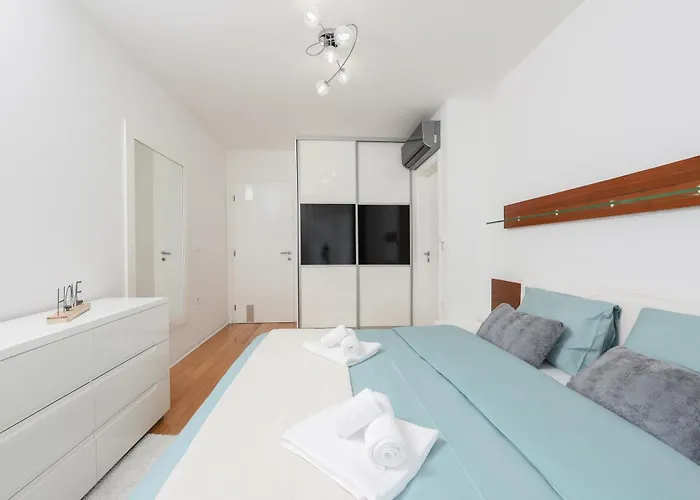 Apartment Luxurious Urban Retreat With Whirlpool And Private Parking *