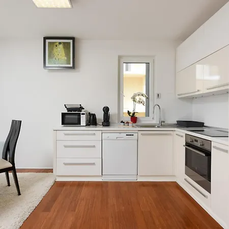 Appartamento Luxurious Urban Retreat With Whirlpool And Private Parking Zara