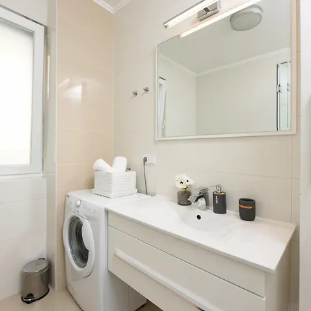 Apartment Luxurious Urban Retreat With Whirlpool And Private Parking Zadar