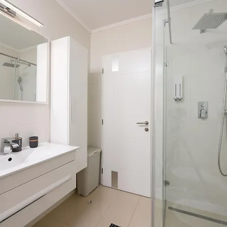 Luxurious Urban Retreat With Whirlpool And Private Parking * Zara