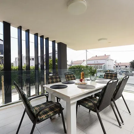 Luxurious Urban Retreat With Whirlpool And Private Parking Zara