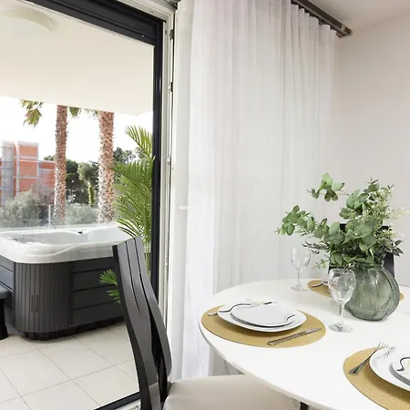 Luxurious Urban Retreat With Whirlpool And Private Parking Appartamento *