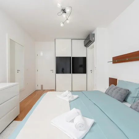 Appartamento Luxurious Urban Retreat With Whirlpool And Private Parking *