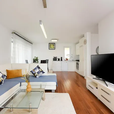 Luxurious Urban Retreat With Whirlpool And Private Parking Appartamento Zara