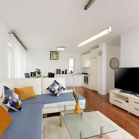 Appartamento Luxurious Urban Retreat With Whirlpool And Private Parking *