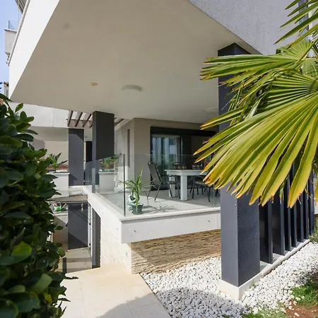 Appartamento Luxurious Urban Retreat With Whirlpool And Private Parking