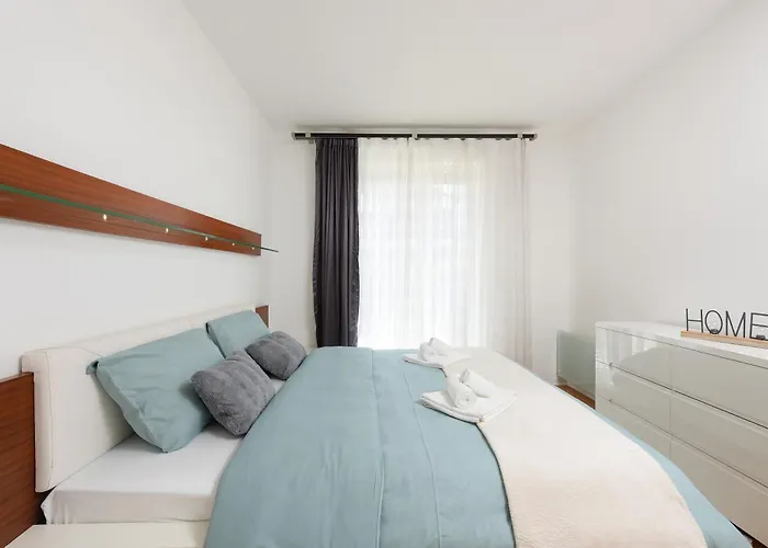 Luxurious Urban Retreat With Whirlpool And Private Parking Lejlighed *