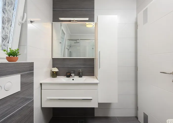Lejlighed Luxurious Urban Retreat With Whirlpool And Private Parking Zadar