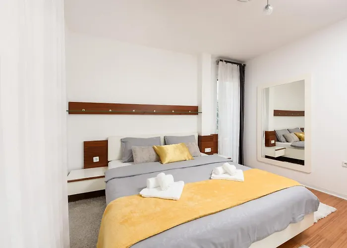 Lejlighed Luxurious Urban Retreat With Whirlpool And Private Parking