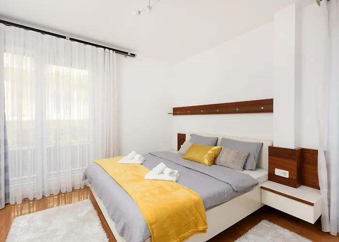 Luxurious Urban Retreat With Whirlpool And Private Parking *