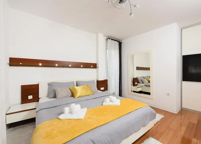Luxurious Urban Retreat With Whirlpool And Private Parking Lejlighed *