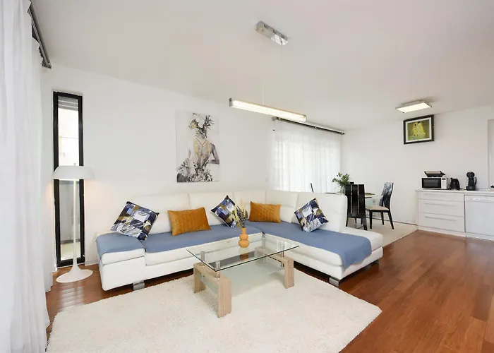 Lejlighed Luxurious Urban Retreat With Whirlpool And Private Parking *