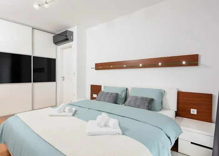 Luxurious Urban Retreat With Whirlpool And Private Parking Lejlighed *