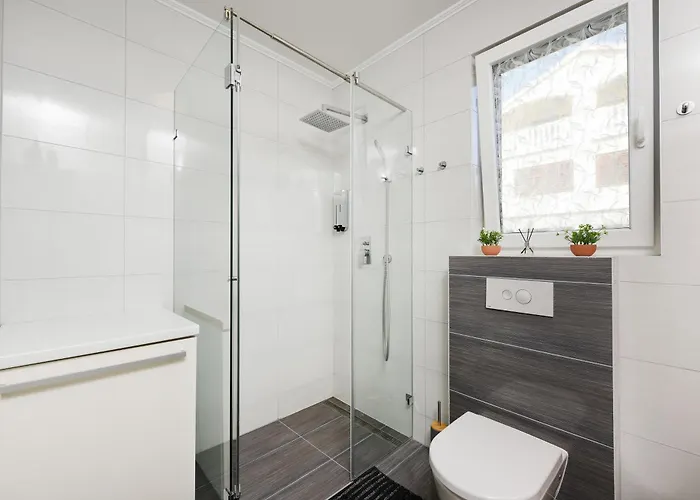 Апартаменты Luxurious Urban Retreat With Whirlpool And Private Parking Задар