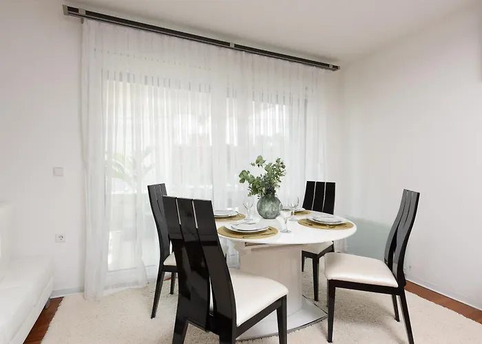 Lejlighed Luxurious Urban Retreat With Whirlpool And Private Parking
