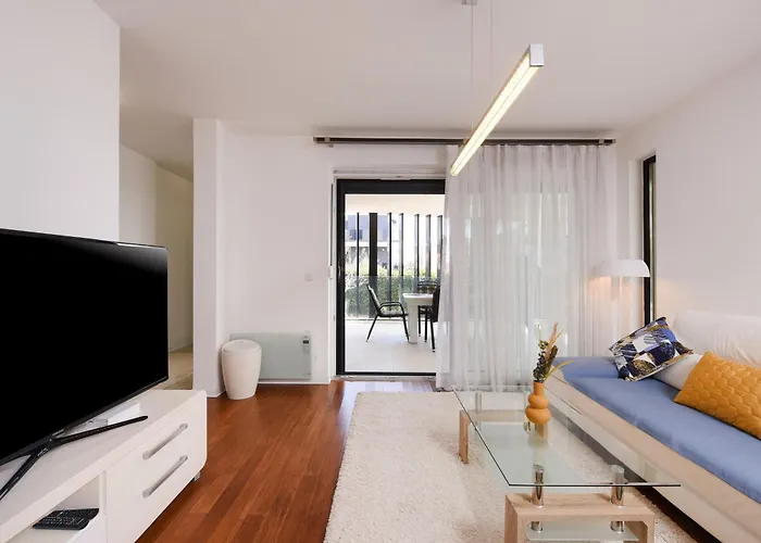 Luxurious Urban Retreat With Whirlpool And Private Parking Апартаменты Задар