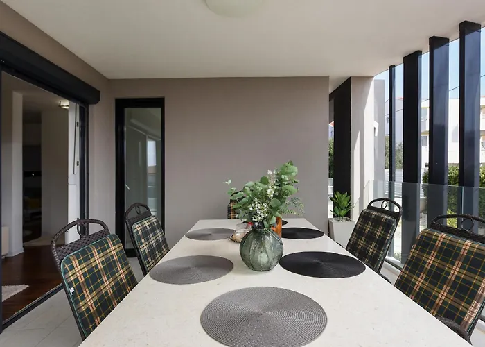 Luxurious Urban Retreat With Whirlpool And Private Parking Zadar