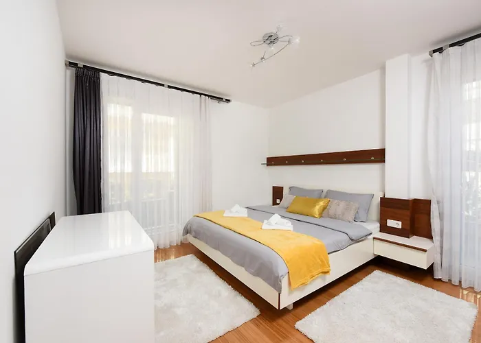 Luxurious Urban Retreat With Whirlpool And Private Parking *