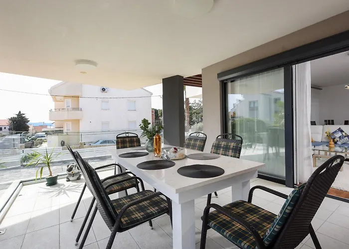 Luxurious Urban Retreat With Whirlpool And Private Parking Апартаменты *