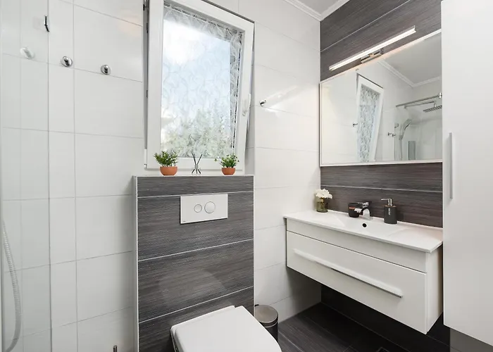 Luxurious Urban Retreat With Whirlpool And Private Parking Zadar