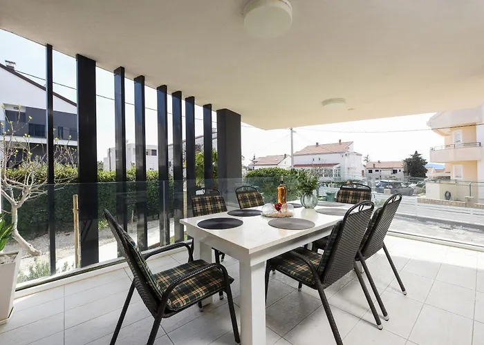 Luxurious Urban Retreat With Whirlpool And Private Parking Zadar