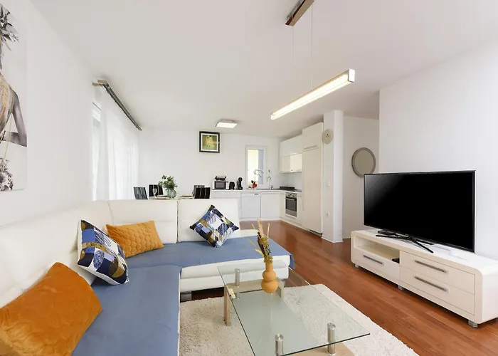 Lejlighed Luxurious Urban Retreat With Whirlpool And Private Parking *