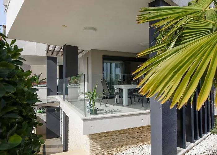 Lejlighed Luxurious Urban Retreat With Whirlpool And Private Parking